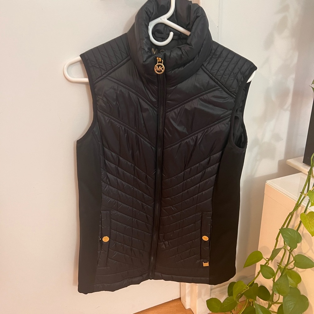 Michel Kors Puffer Vest Size Small Black